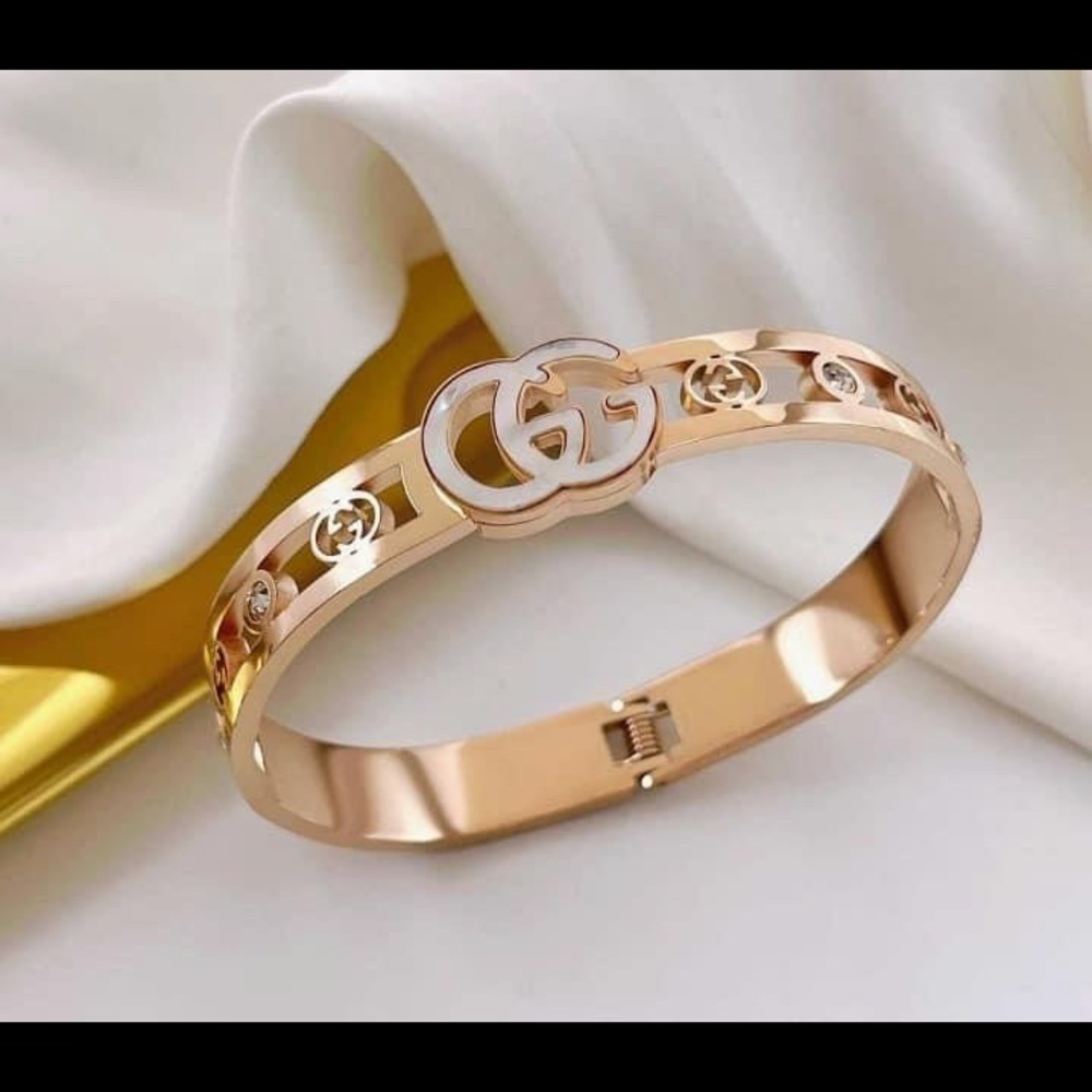 Bracelets - Picture 4 of 10
